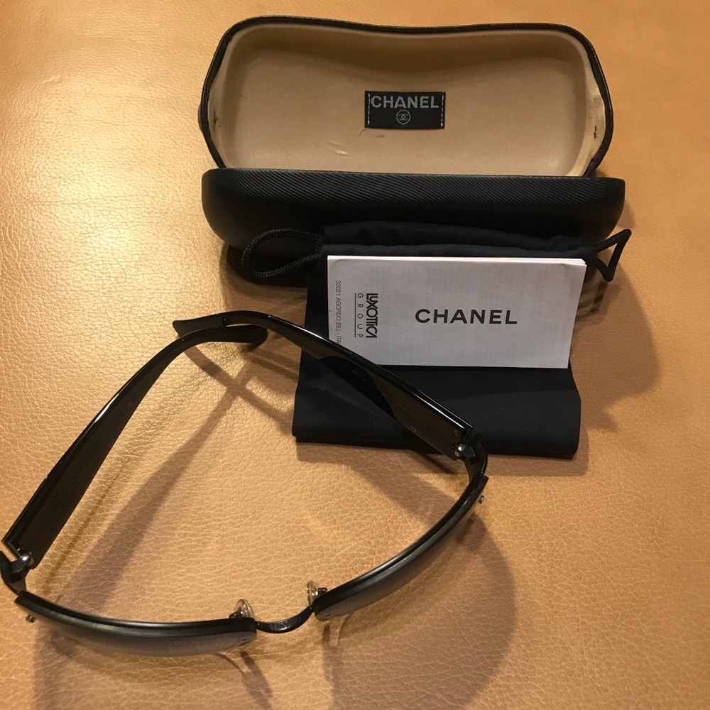 ⛔️SOLD⛔️ Authentic Classic CHANEL Sunglasses - Picture 2 of 12